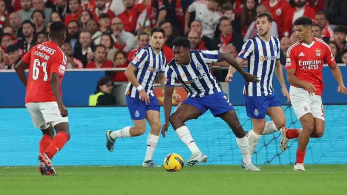 Dev maçta Benfica, Porto’yu devirdi