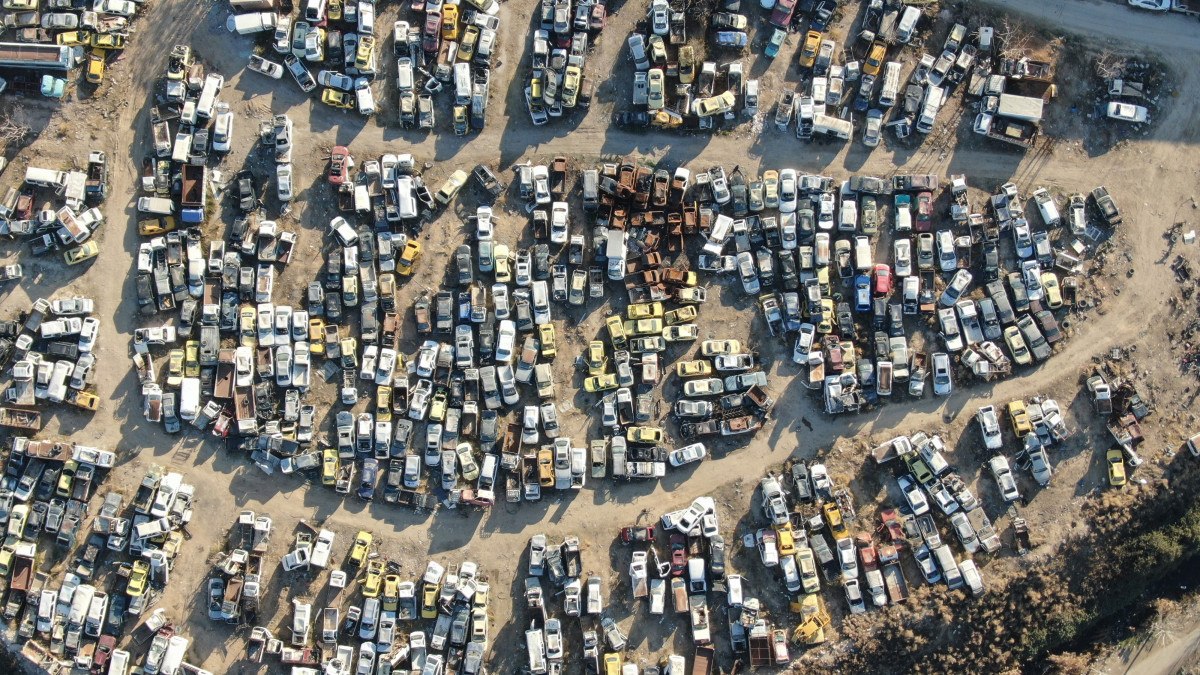 Suriye’de Esad rejiminin el koyduğu binlerce araç çürümeye terk edildi