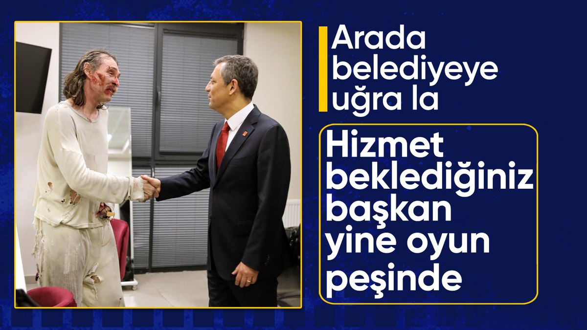 Özgür Özel, Erdal Beşikçioğlu’nun tiyatro oyununu izledi