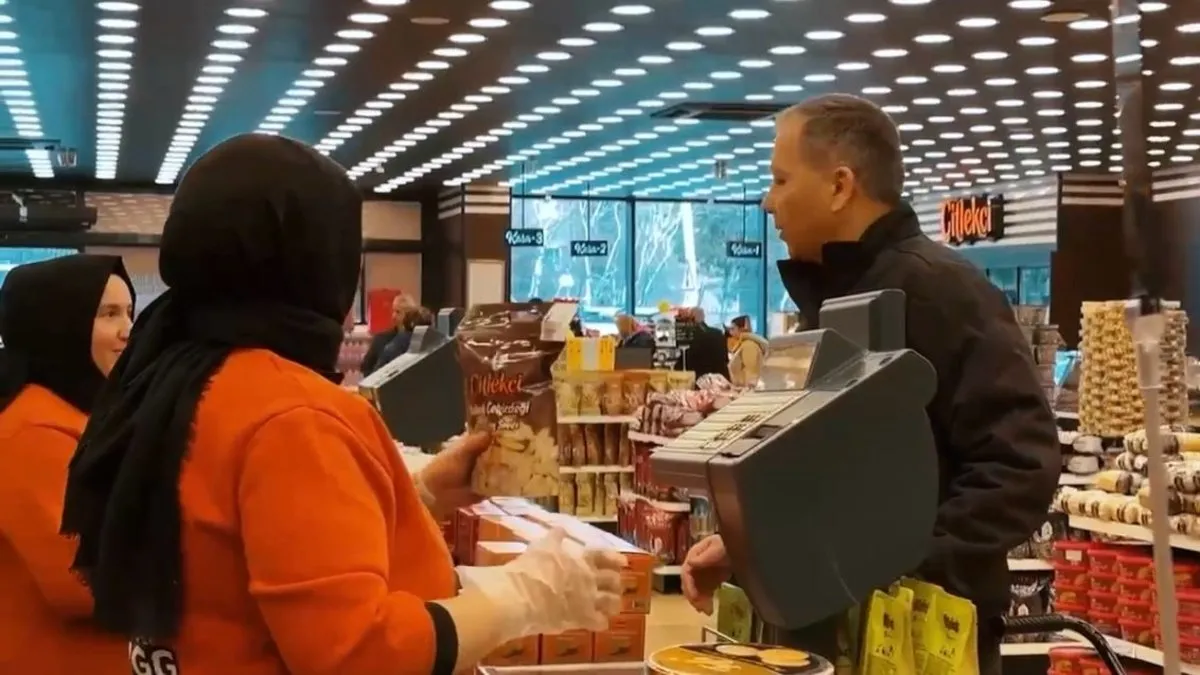 Bakanı Yerlikaya “Boykot” çağrılarına karşı alışveriş yaptı!