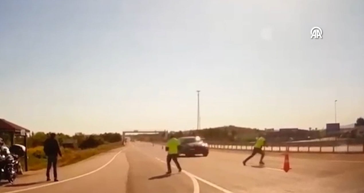 Aracıyla polise çarpıp kaçan sürücü, kovalamaca sonucu yakalandı